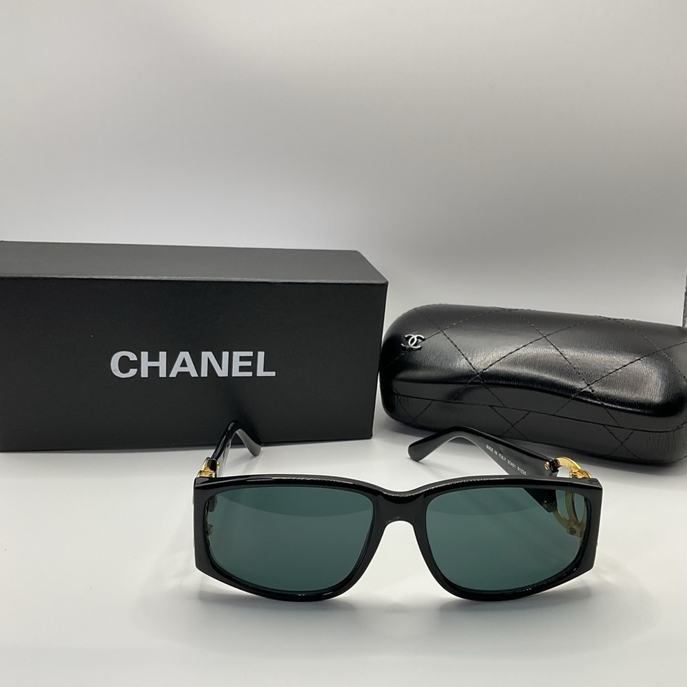 CHANEL Black and Gold Classic Sunglasses - Picture 14 of 14